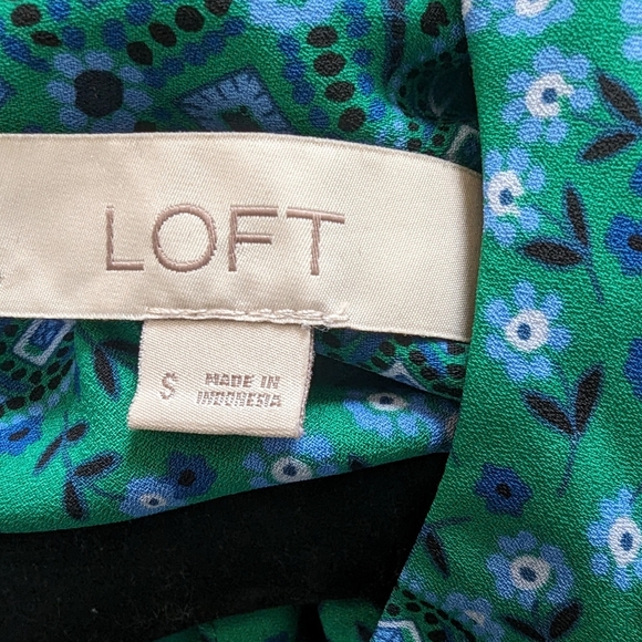 LOFT High Neck Yoke Seamed Blouse Size Small - Picture 5 of 7